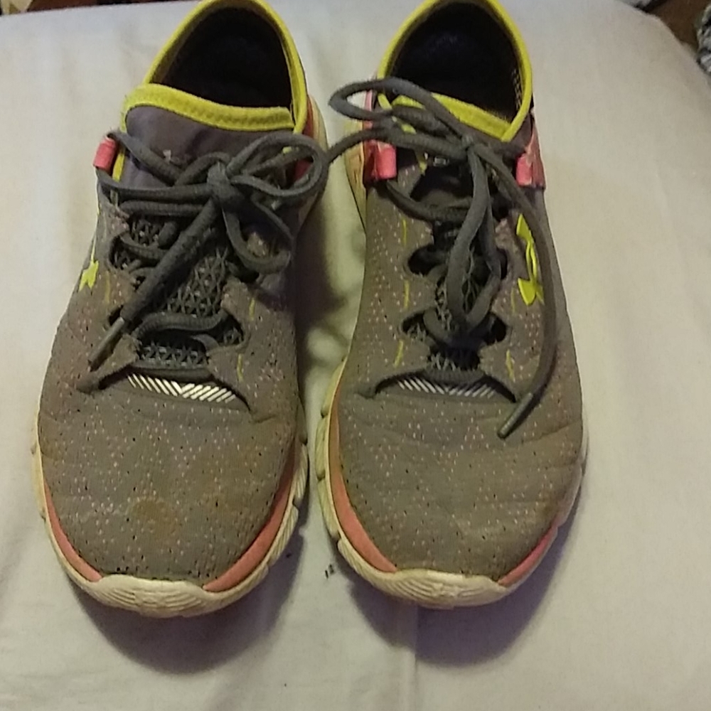 Under armour speedform fortis charged size 8